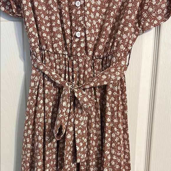 Floral Button-Up Midi Dress - Picture 4 of 4